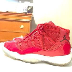 Size 4Y Jordan 11 Breds
